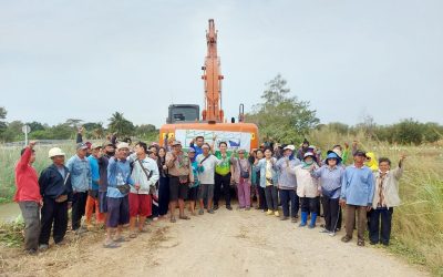 AGE สนับสนุนรถแบคโฮ ขุดลอกปรับทางน้ำคลองชลประทาน ช่วยเหลือพี่น้องเกษตรกรในพื้นที่ 4 ตำบลรอบคลังสินค้าและท่าเรือ ได้มีน้ำใช้เพื่อในการเกษตร